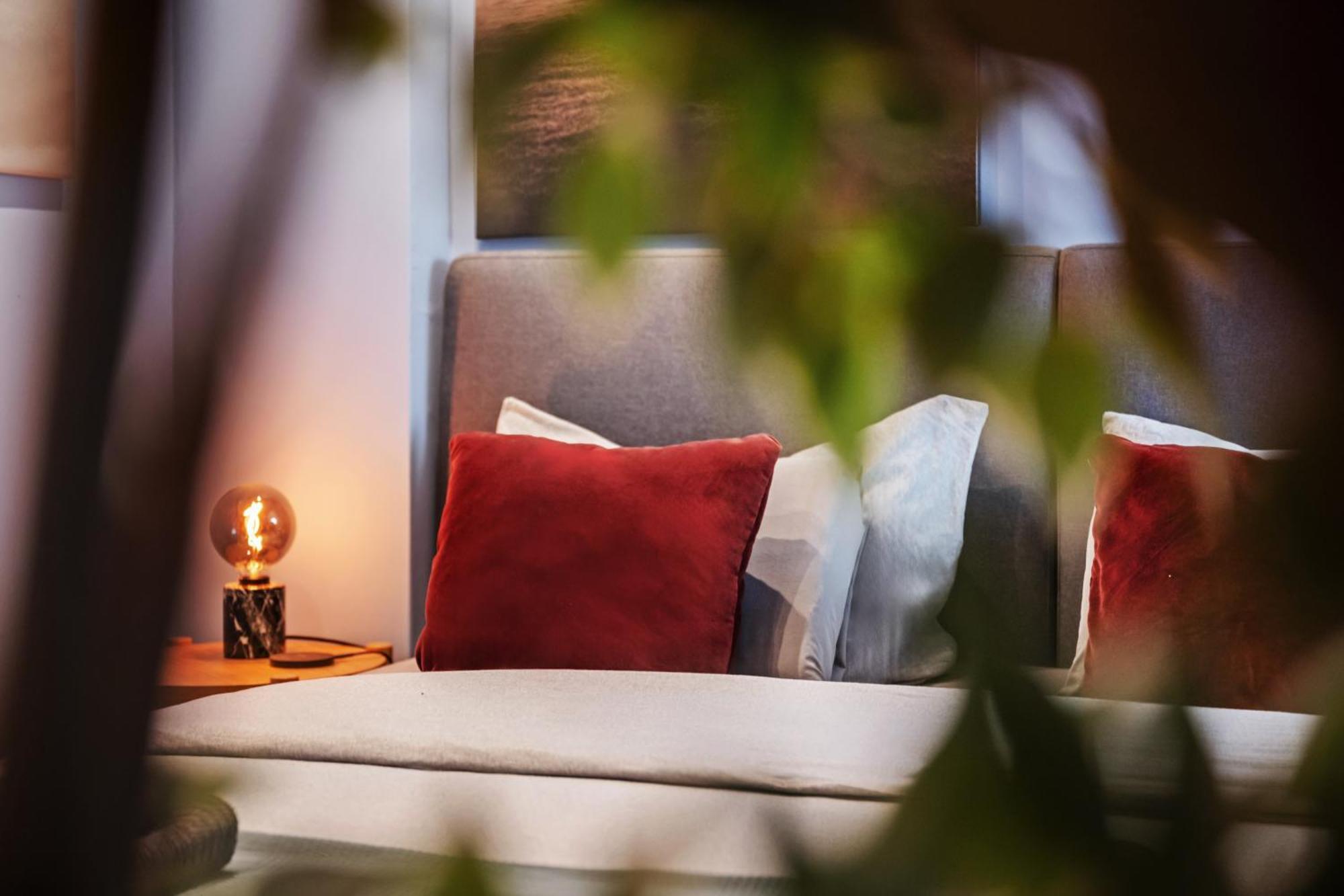 Edler Wohnraum Modernes Vorstadtstudio Mit Emma-Bett, Garten & Kaffeevollautomat ซวิคเคา ภายนอก รูปภาพ